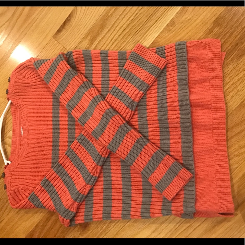 Sweater - Picture 6 of 6